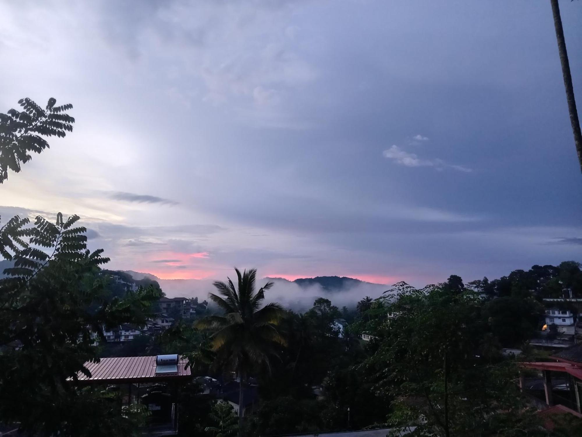 Fly Infinity - Home Stay Kandy Extérieur photo
